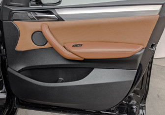Подержанный автомобиль BMW X4 2017 года (24 фото)