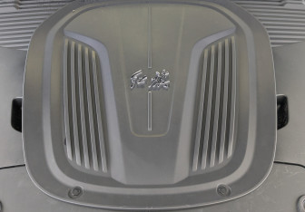 Подержанный автомобиль Hongqi E-HS9 2023 года (9 фото)