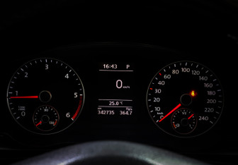 Подержанный автомобиль Volkswagen Caravelle 2013 года (19 фото)