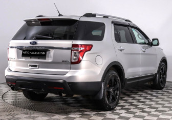 Подержанный автомобиль Ford Explorer 2014 года (3 фото)