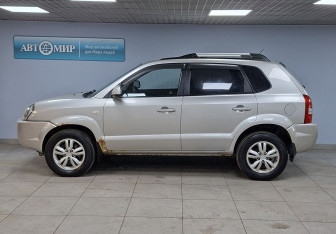 Подержанный автомобиль Hyundai Tucson 2008 года (8 фото)