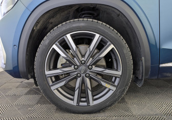 Подержанный автомобиль Geely Monjaro 2023 года (12 фото)