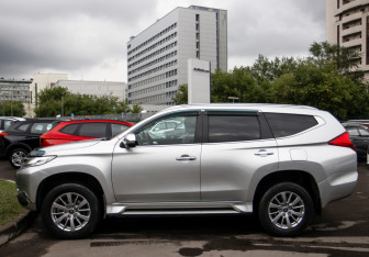 Подержанный автомобиль Mitsubishi Pajero Sport 2017 года (6 фото)