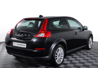 Подержанный автомобиль Volvo C30 2012 года (5 фото)