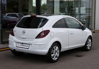 Подержанный автомобиль Opel Corsa 2013 года (5 фото)