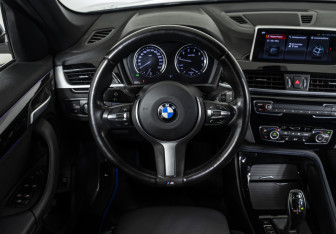 Подержанный автомобиль BMW X1 2020 года (10 фото)