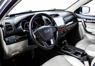 Подержанный автомобиль Kia Sorento 2012 года (12 фото)