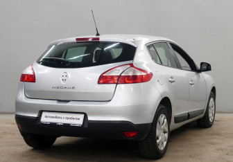 Подержанный автомобиль Renault Megane Hatchback 2012 года (8 фото)
