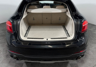 Подержанный автомобиль BMW X6 2015 года (9 фото)