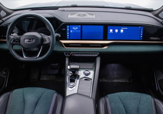 Подержанный автомобиль Geely Monjaro 2023 года (13 фото)