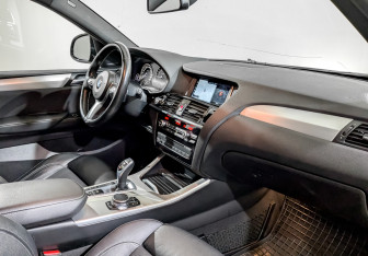 Подержанный автомобиль BMW X4 2018 года (11 фото)
