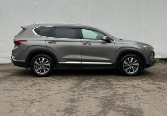 Подержанный автомобиль Hyundai Santa Fe 2019 года (4 фото)