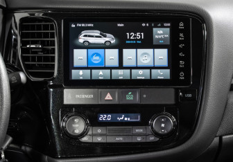 Подержанный автомобиль Mitsubishi Outlander 2022 года (13 фото)