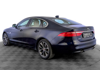 Подержанный автомобиль Jaguar XF Sedan 2019 года (7 фото)