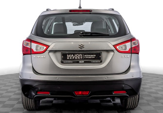 Подержанный автомобиль Suzuki SX4 Hatchback 2013 года (6 фото)