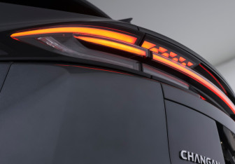 Подержанный автомобиль Changan UNI-K 2024 года (25 фото)