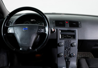 Подержанный автомобиль Volvo C30 2012 года (12 фото)