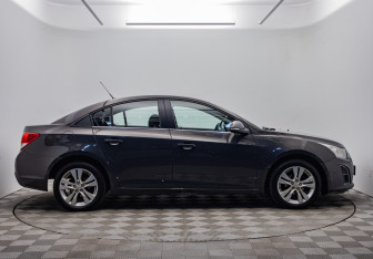 Подержанный автомобиль Chevrolet Cruze Sedan 2014 года (6 фото)