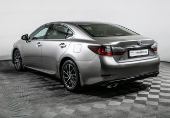 Подержанный автомобиль Lexus ES 2016 года (7 фото)