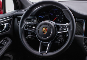 Подержанный автомобиль Porsche Macan 2021 года (15 фото)