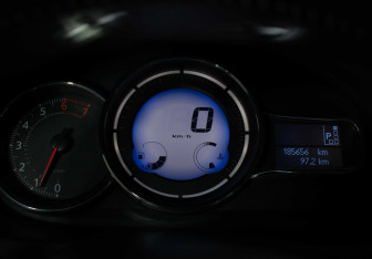 Подержанный автомобиль Renault Fluence 2013 года (12 фото)