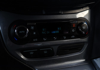 Подержанный автомобиль Ford Focus Hatchback 2012 года (15 фото)