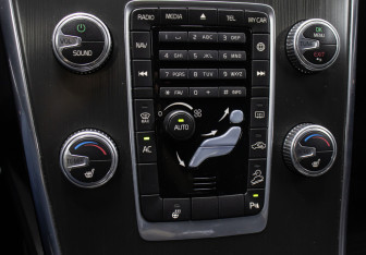 Подержанный автомобиль Volvo XC60 2014 года (19 фото)