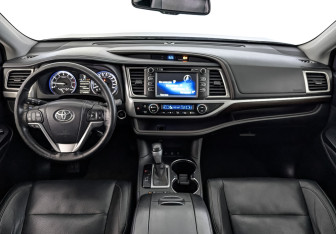 Подержанный автомобиль Toyota Highlander 2014 года (14 фото)