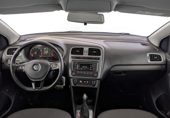 Подержанный автомобиль Volkswagen Polo Sedan 2016 года (14 фото)