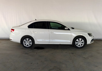 Подержанный автомобиль Volkswagen Jetta Sedan 2015 года (8 фото)