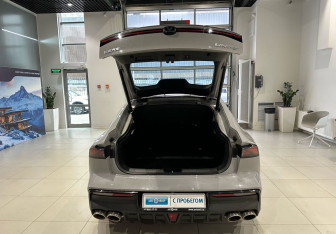 Подержанный автомобиль Changan UNI-V 2023 года (6 фото)