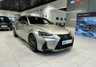 Подержанный автомобиль Lexus IS Sedan 2020 года (3 фото)