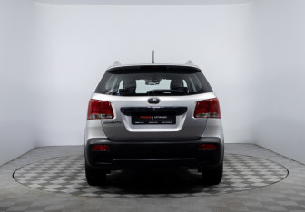 Подержанный автомобиль Kia Sorento 2011 года (6 фото)