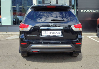 Подержанный автомобиль Nissan Pathfinder 2015 года (6 фото)