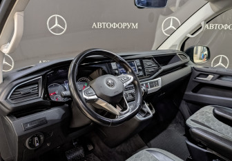 Подержанный автомобиль Volkswagen Multivan 2020 года (15 фото)