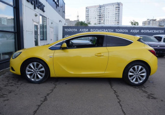 Подержанный автомобиль Opel Astra Hatchback 2012 года (8 фото)