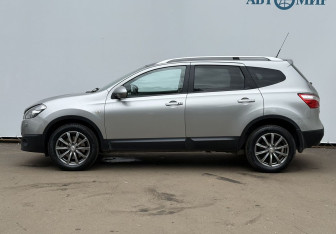 Подержанный автомобиль Nissan Qashqai+2 2011 года (8 фото)