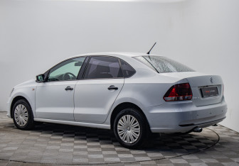 Подержанный автомобиль Volkswagen Polo Sedan 2016 года (3 фото)