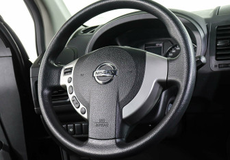 Подержанный автомобиль Nissan X-Trail 2014 года (12 фото)