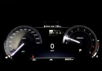 Подержанный автомобиль Kia K900 2019 года (13 фото)