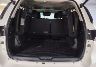 Подержанный автомобиль Toyota Fortuner 2020 года (14 фото)