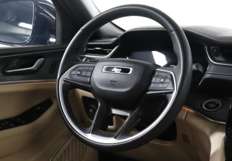 Подержанный автомобиль Jeep Grand Cherokee 2023 года (15 фото)