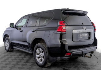 Подержанный автомобиль Toyota Land Cruiser Prado 2018 года (7 фото)