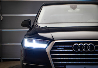 Подержанный автомобиль Audi Q7 2015 года (35 фото)