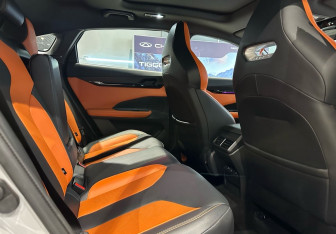 Подержанный автомобиль Changan UNI-V 2023 года (14 фото)