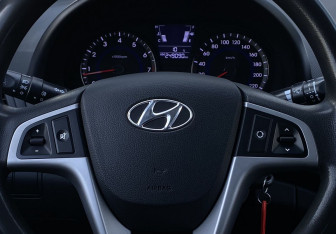 Подержанный автомобиль Hyundai Solaris Sedan 2013 года (14 фото)