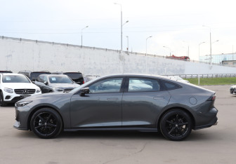 Подержанный автомобиль Changan UNI-V 2023 года (8 фото)