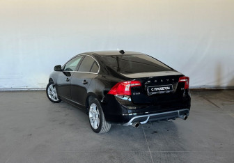 Подержанный автомобиль Volvo S60 2017 года (4 фото)
