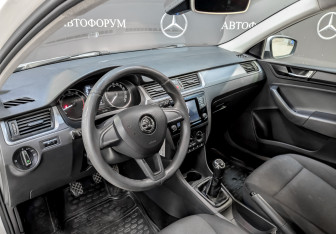 Подержанный автомобиль Skoda Rapid Liftback 2019 года (16 фото)