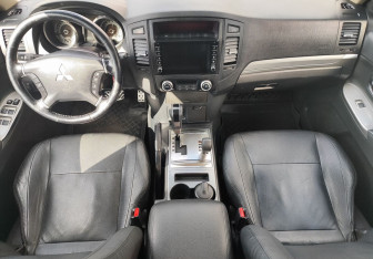 Подержанный автомобиль Mitsubishi Pajero 2014 года (10 фото)